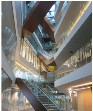 悉尼科技大学（UTS） 11号楼内的通透楼梯与中庭